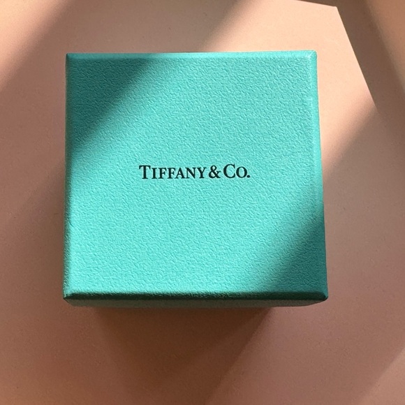 Authentic Tiffany & Co. Platinum Wedding Band, 2mm Wide, Size US 5 1/2 - Picture 5 of 6